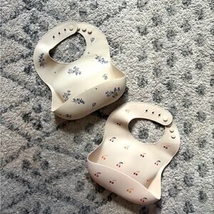 Mushie silicone bibs